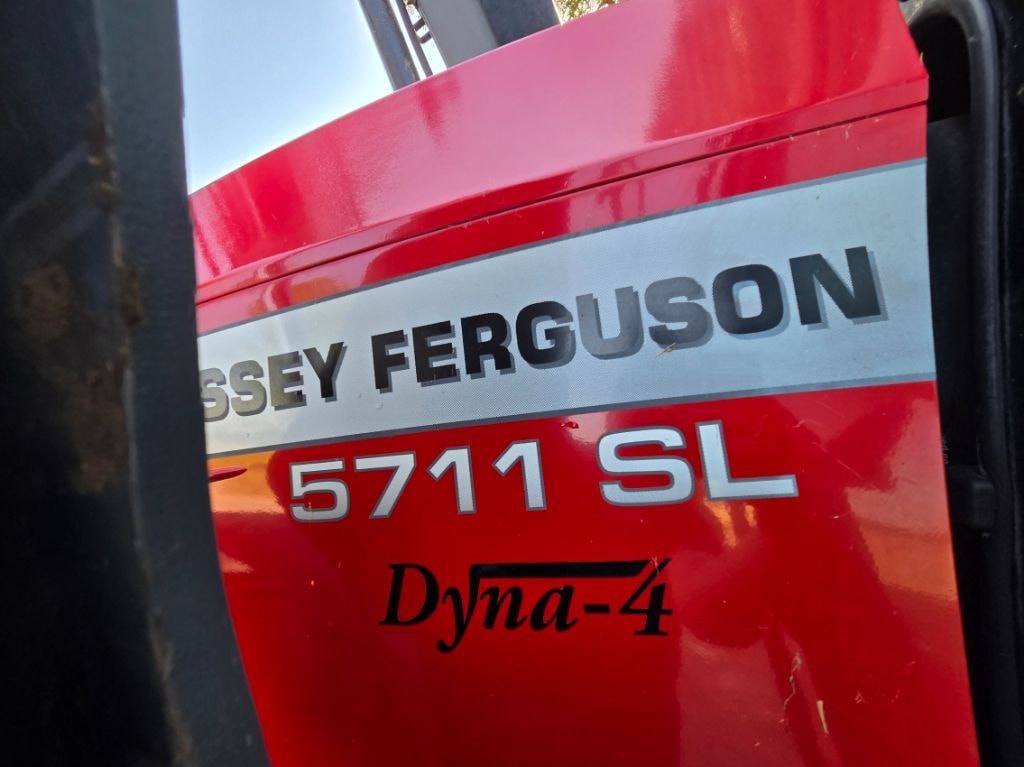 Tracteur chargeur MASSEY FERGUSON 5711S DYNA-4 EFFICIENT - photo slide 11