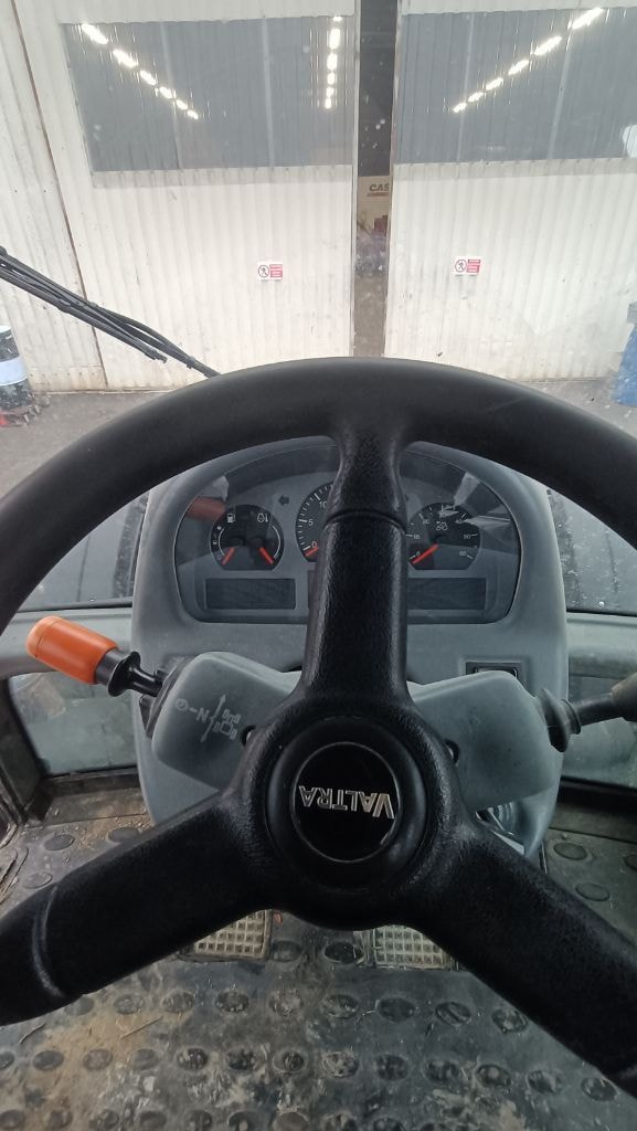 Tracteur VALTRA N163D - photo slide 11