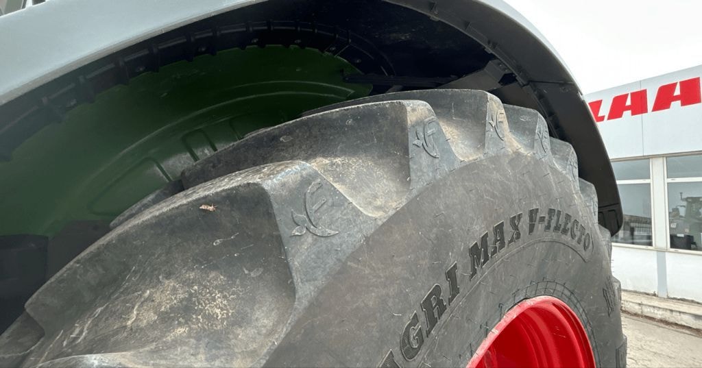 Tracteur FENDT 826 VARIO PROFI + - photo slide 13