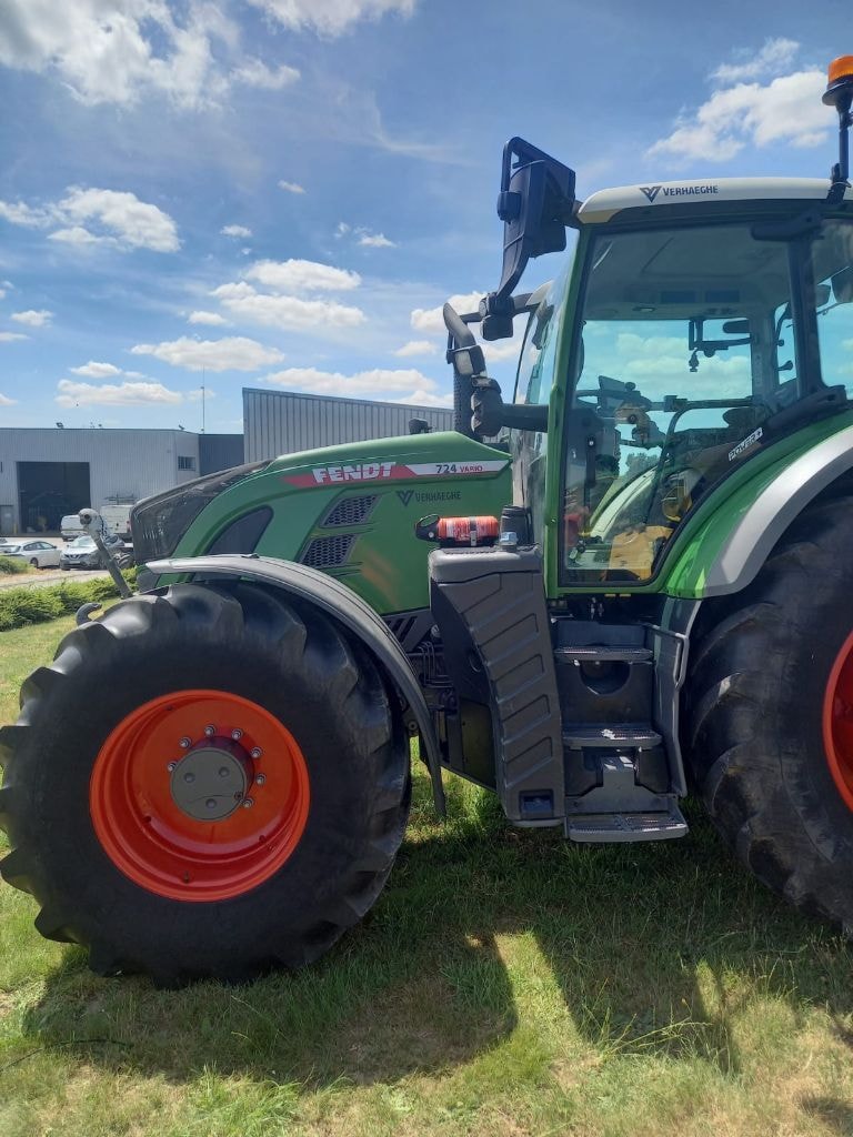 Tracteur FENDT 724 VARIO POWER + - photo slide 6