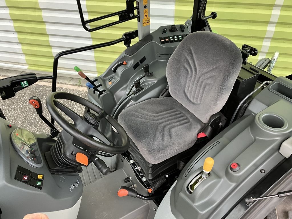Tracteur etroit CLAAS NEXOS 220 VL - photo slide 6