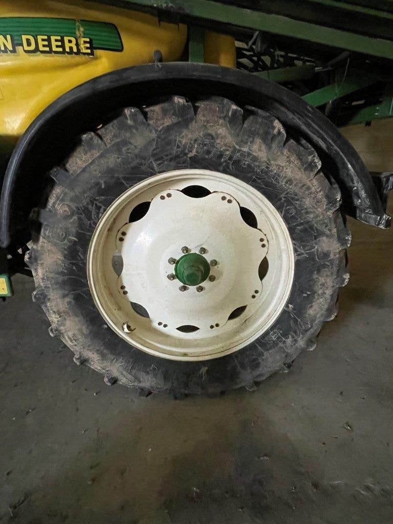 Pulverisateur JOHN DEERE 832 - photo slide 12
