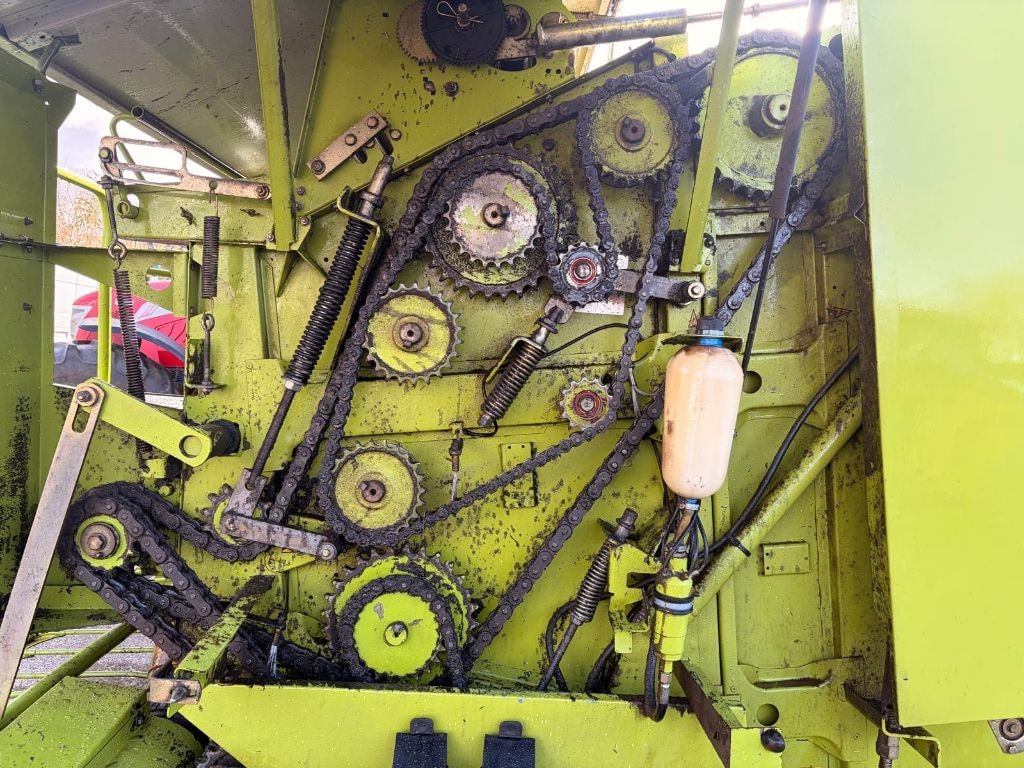 Presse balles rondes CLAAS Rolland 250 - photo slide 7