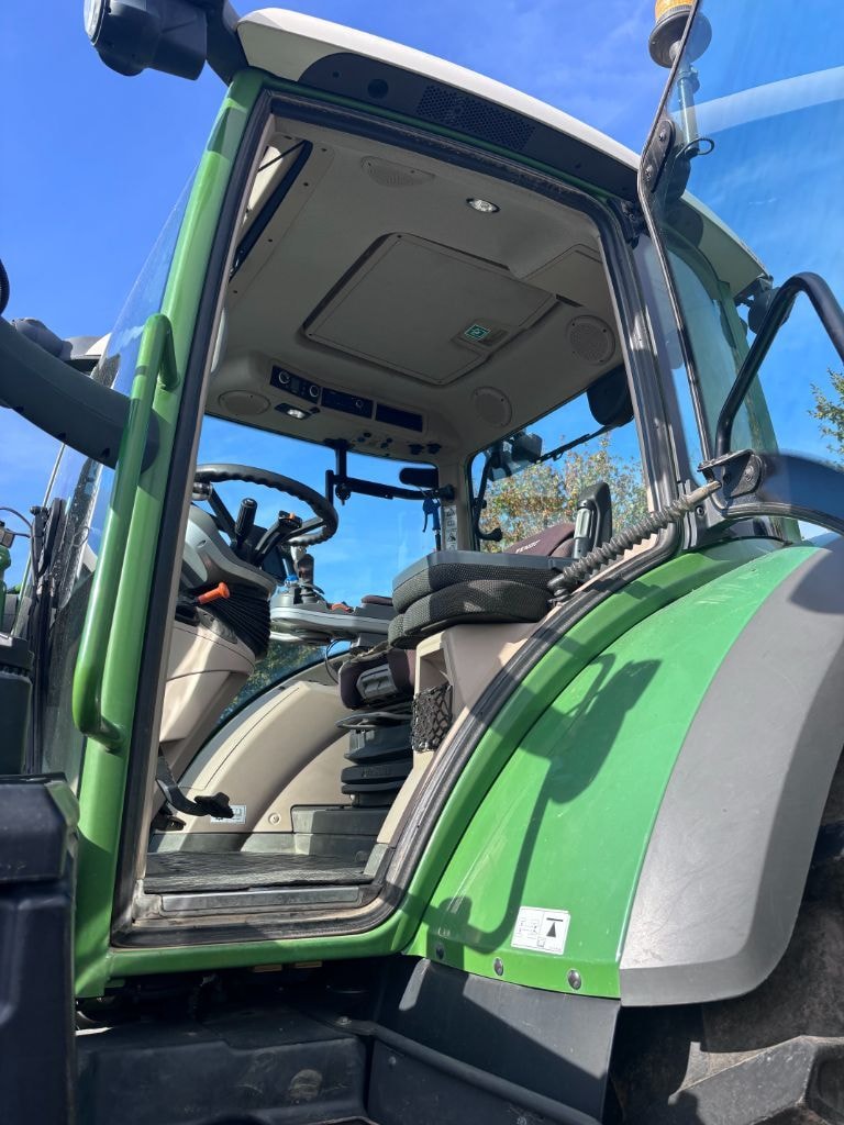 Tracteur FENDT 720 - photo slide 8