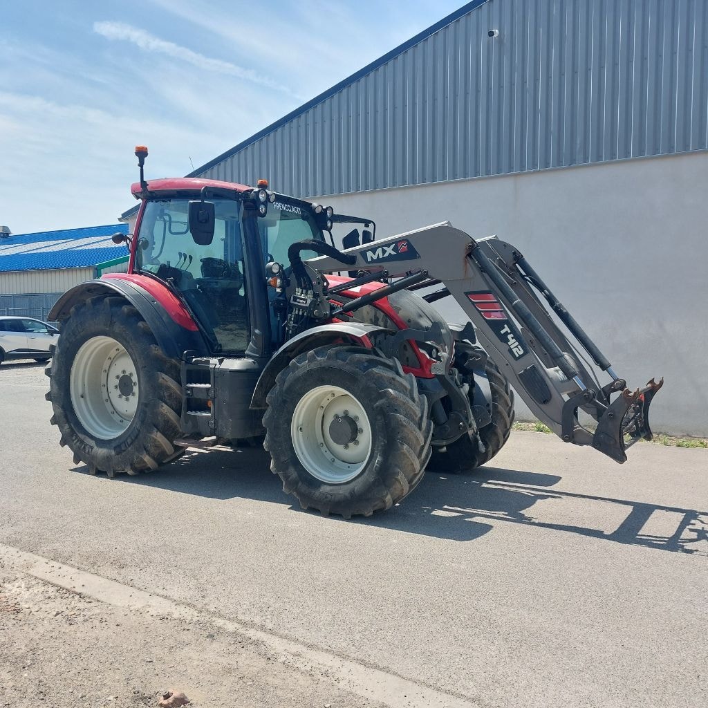 Tracteur chargeur VALTRA N135 - photo slide 2