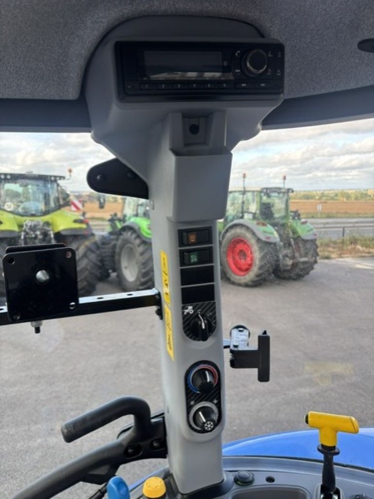 Tracteur chargeur NEW HOLLAND T5.100 - photo slide 14