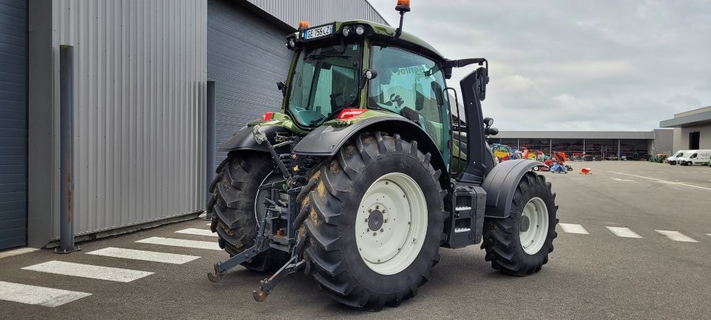 Tracteur VALTRA N135 A - photo slide 7