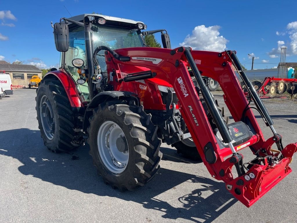 Tracteur MASSEY FERGUSON 5713S DYNA-4 - photo slide 2