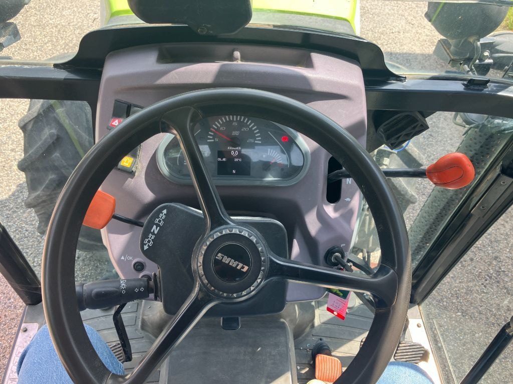 Tracteur etroit CLAAS NEXOS 230 F - photo slide 11