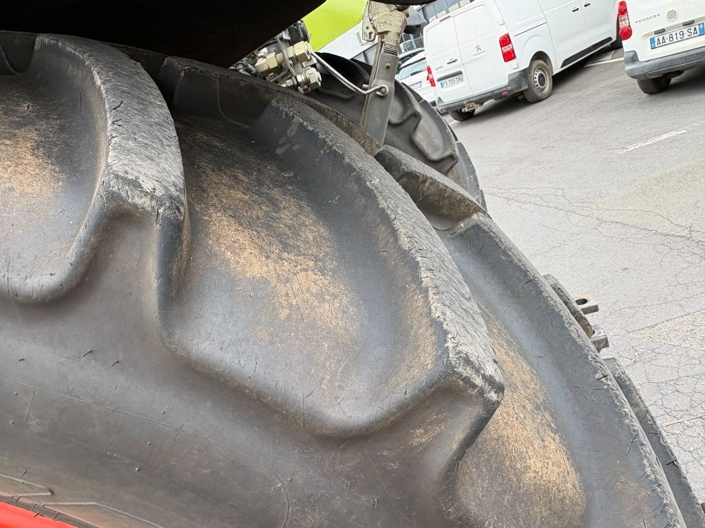 Tracteur CLAAS AXION 810 - photo slide 11
