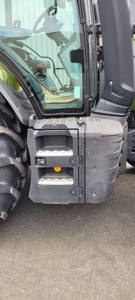 Tracteur VALTRA N135 A - photo slide 18