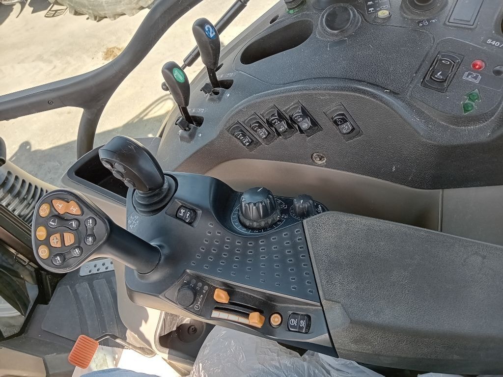 Tracteur chargeur CASE IH LUXXUM 100 - photo slide 9