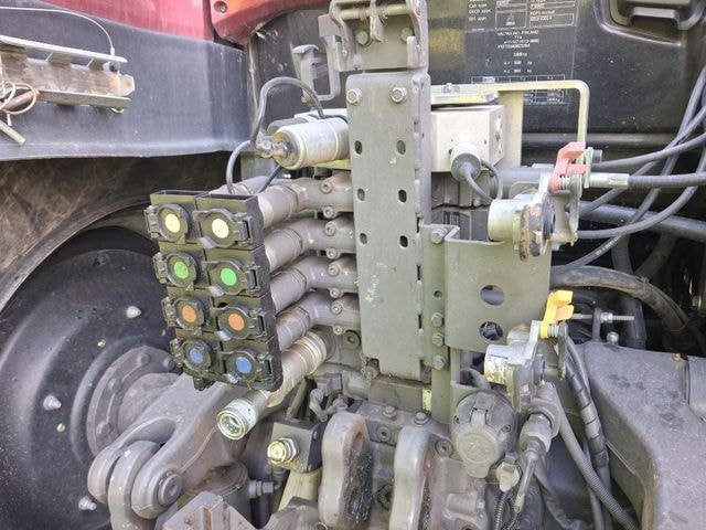 Tracteur VALTRA T215 - photo slide 22