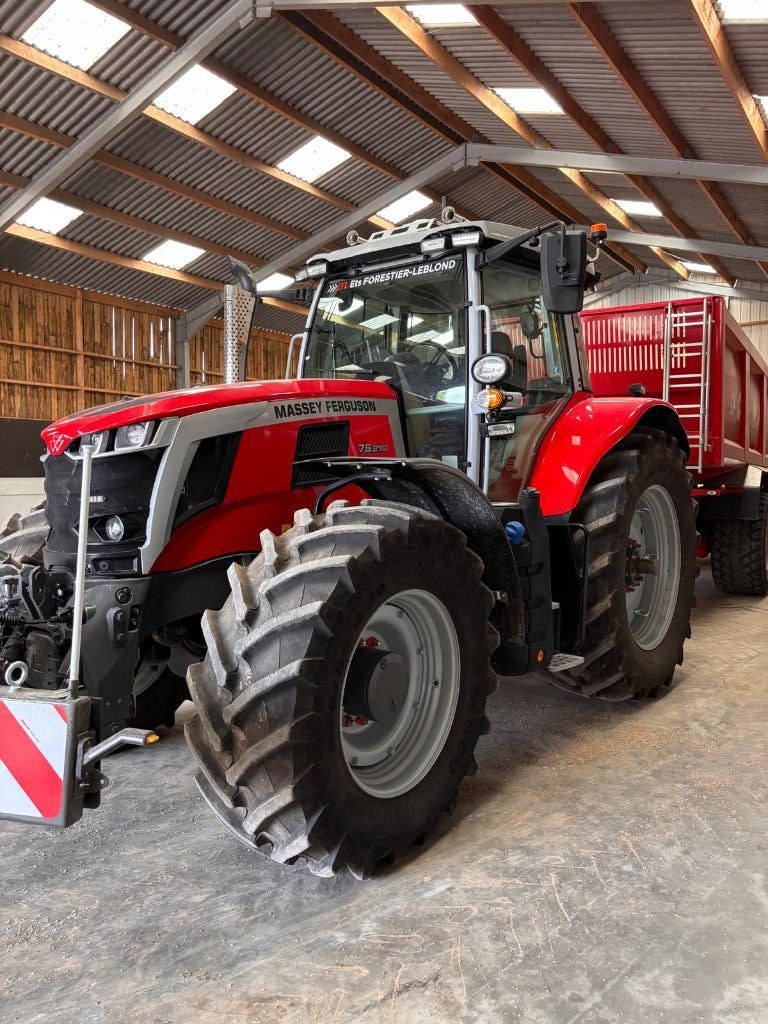 Tracteur MASSEY FERGUSON 7S.210 - photo slide 2