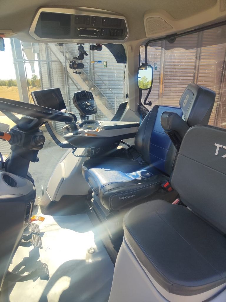 Tracteur NEW HOLLAND T7.315 HD - photo slide 10