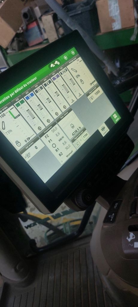 Tracteur JOHN DEERE 6215R - photo slide 8