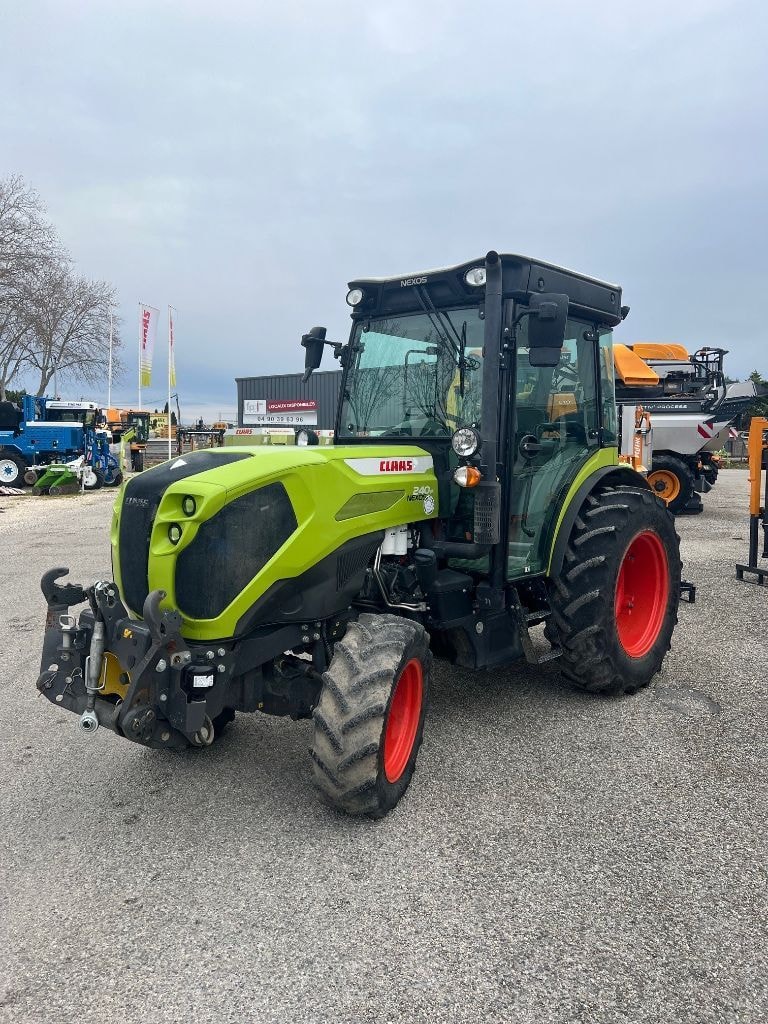 Tracteur CLAAS Nexos 240 m - photo slide 2
