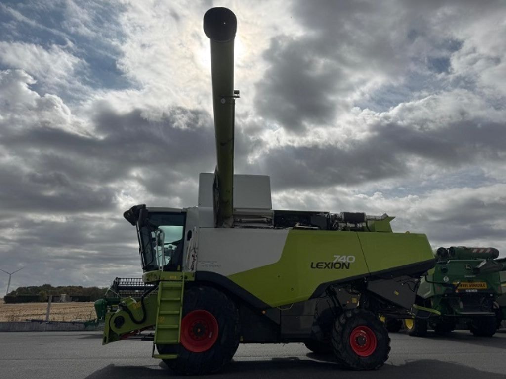 Moissonneuse CLAAS LEXION 740 - photo slide 2
