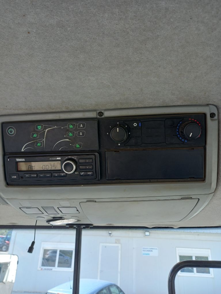 Tracteur chargeur VALTRA T 154 Hi - photo slide 23