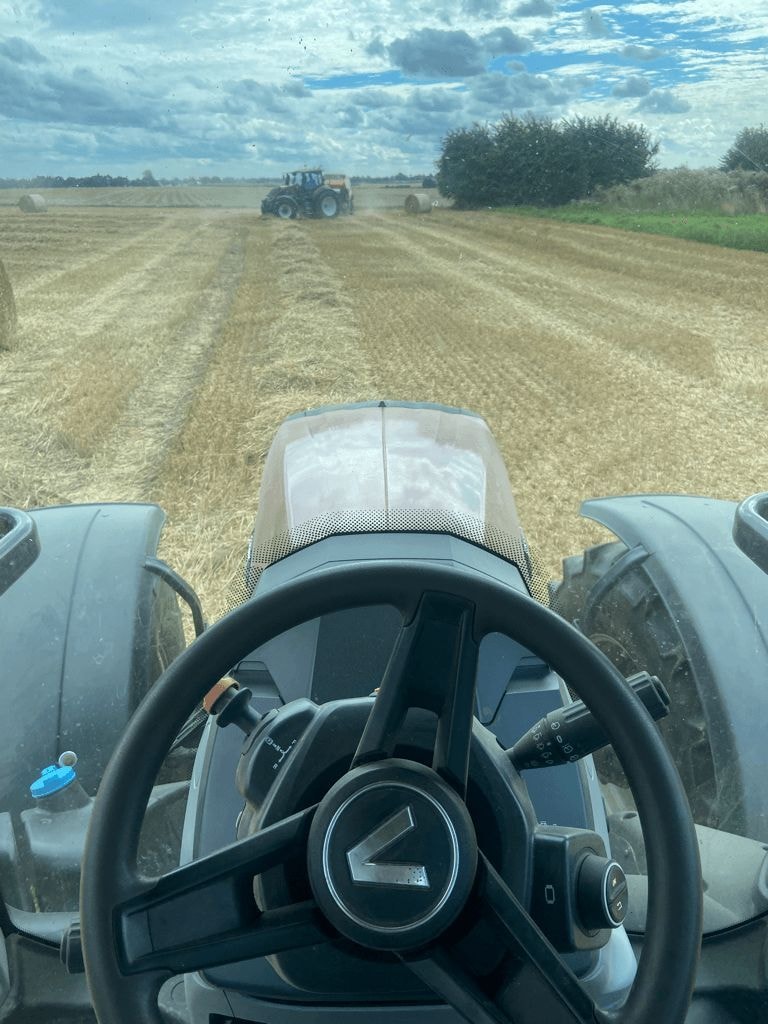 Tracteur VALTRA T255 - photo slide 5