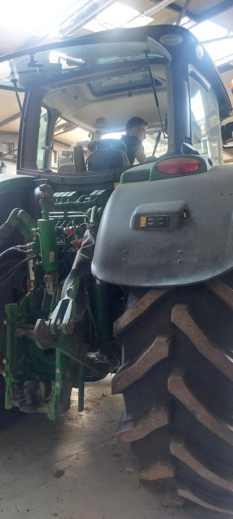 Tracteur JOHN DEERE 6215R - photo slide 7