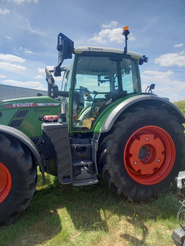 Tracteur FENDT 724 VARIO POWER + - photo slide 8