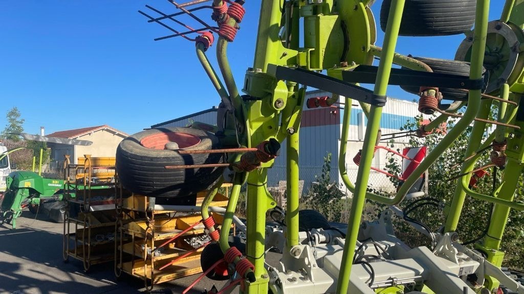 Faneuse CLAAS VOLTO 900 T - photo slide 6