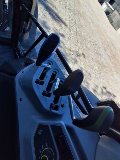 Tracteur chargeur VALTRA G105H  - photo slide 18