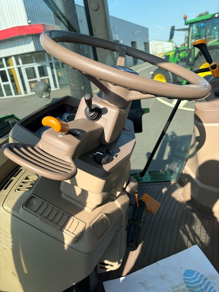 Tracteur JOHN DEERE 6135M - photo slide 11