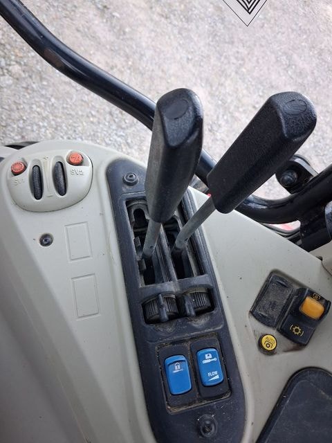 Tracteur MASSEY FERGUSON 5612 DYNA-4 ESSENTIAL - photo slide 23
