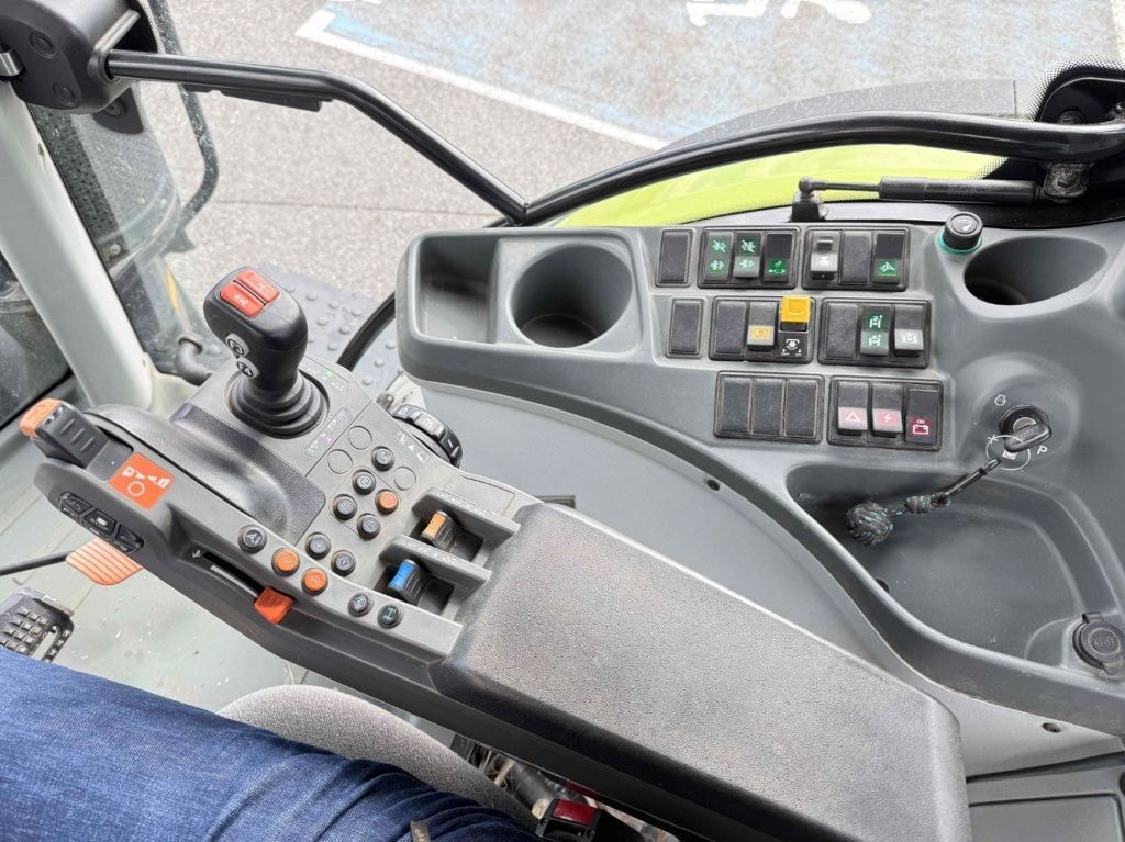 Tracteur CLAAS ARION 550 CIS T4F - photo slide 11