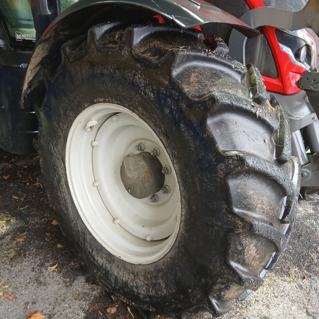 Tracteur VALTRA N135 - photo slide 8
