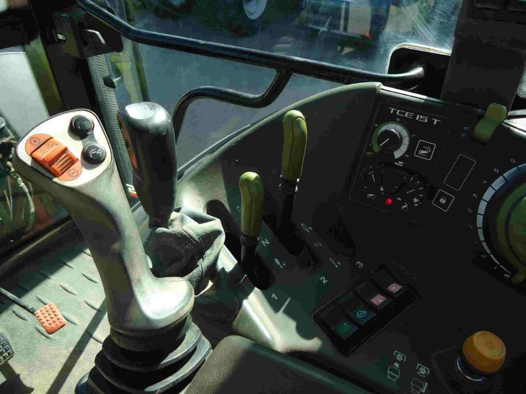 Tracteur CLAAS ARION 420 CIS - photo slide 2