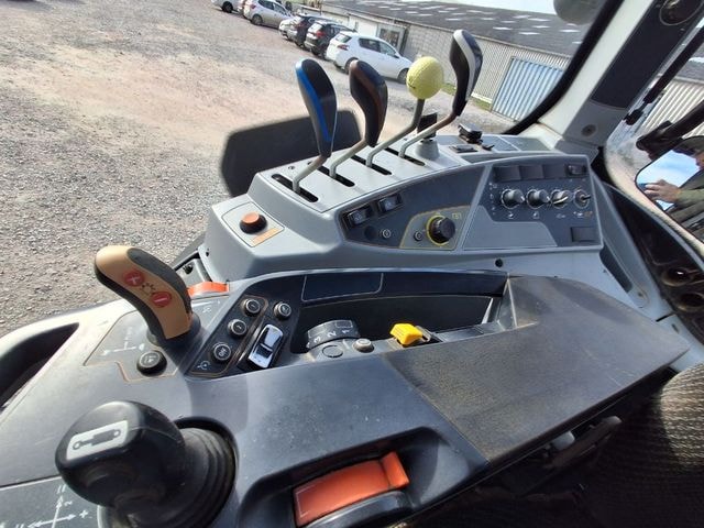 Tracteur VALTRA T144H - photo slide 16