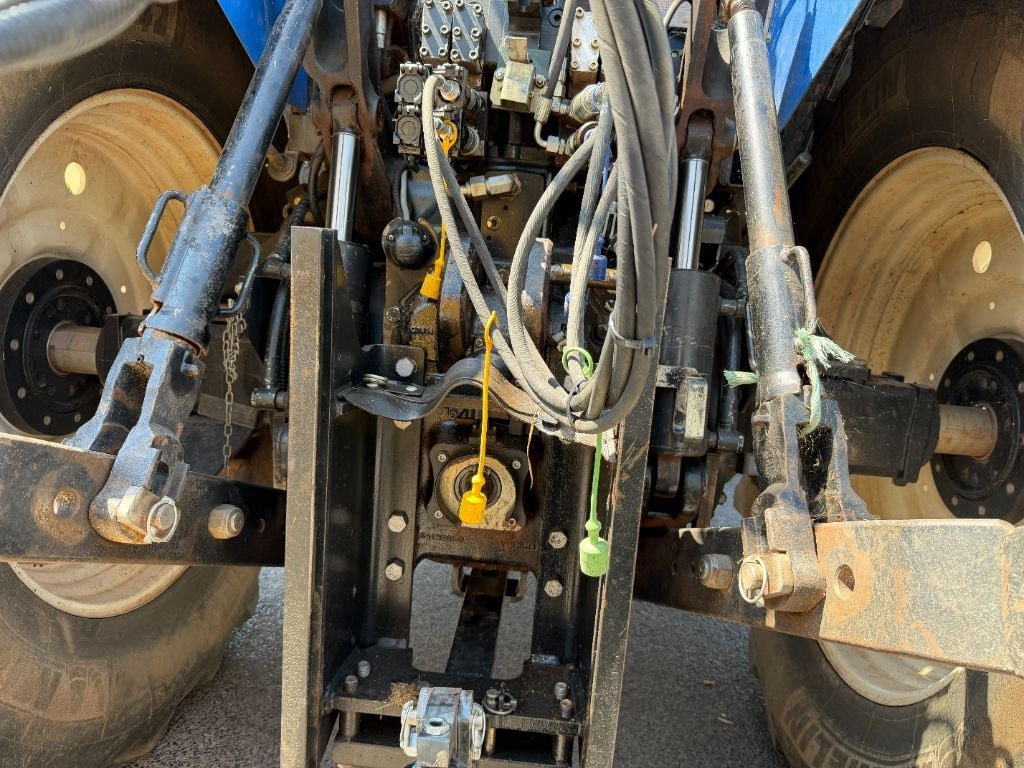 Tracteur NEW HOLLAND T7.235 AC       - photo slide 13