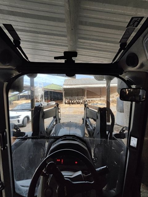Tracteur VALTRA N134A - photo slide 7