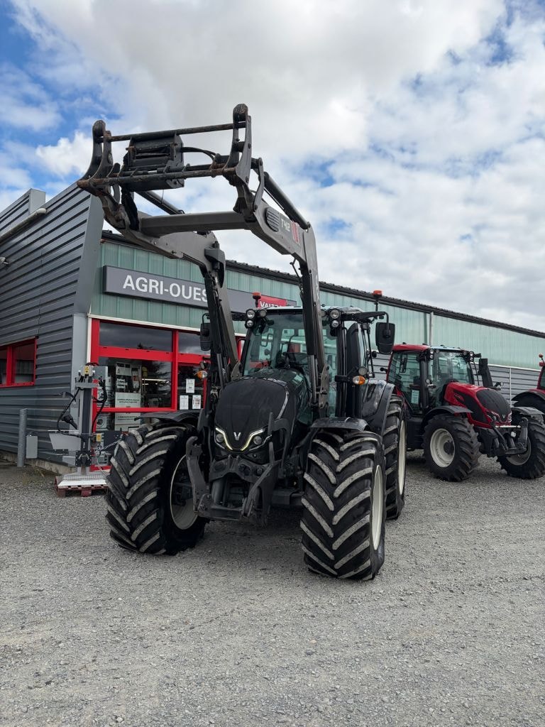 Tracteur chargeur VALTRA N135A - photo slide 1