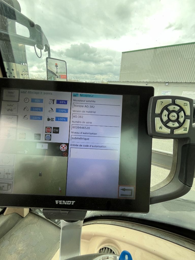 Tracteur FENDT 824 VARIO PROFI + - photo slide 15