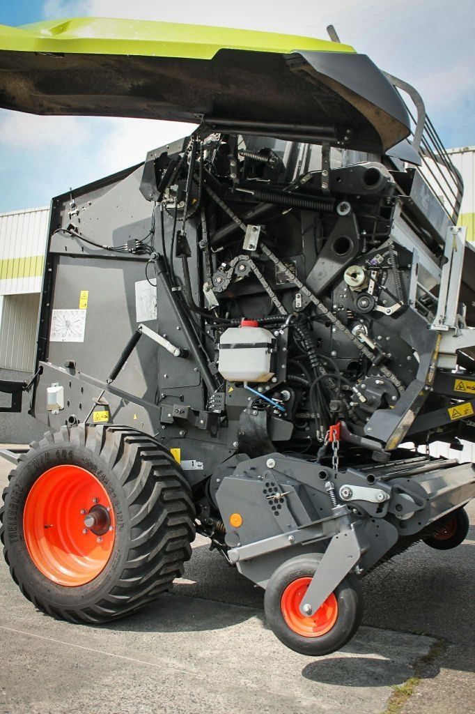Presse balles rondes CLAAS 585rc - photo slide 6
