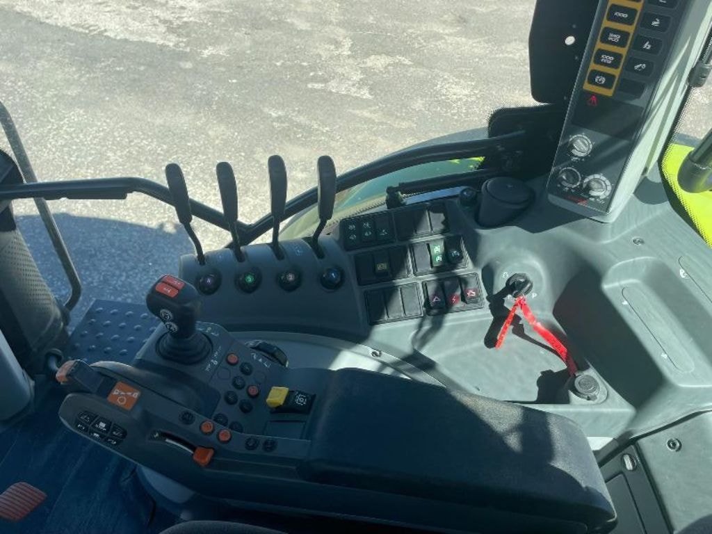 Tracteur CLAAS ARION 650 CIS - photo slide 6