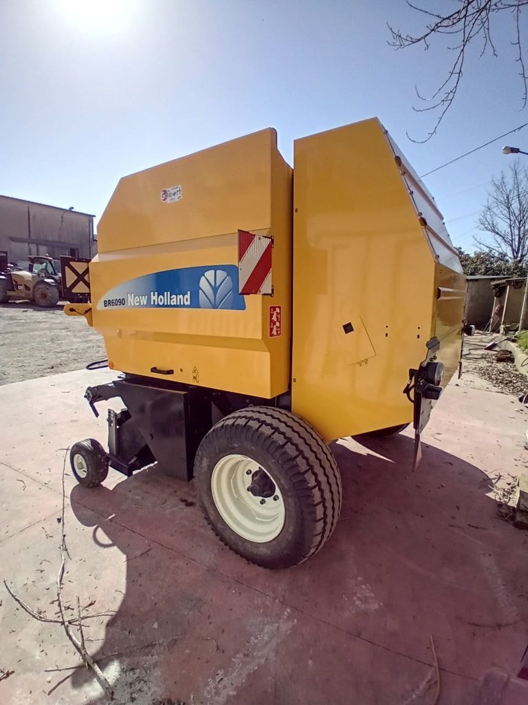 Presse balles rondes NEW HOLLAND BR 6090 - photo slide 2