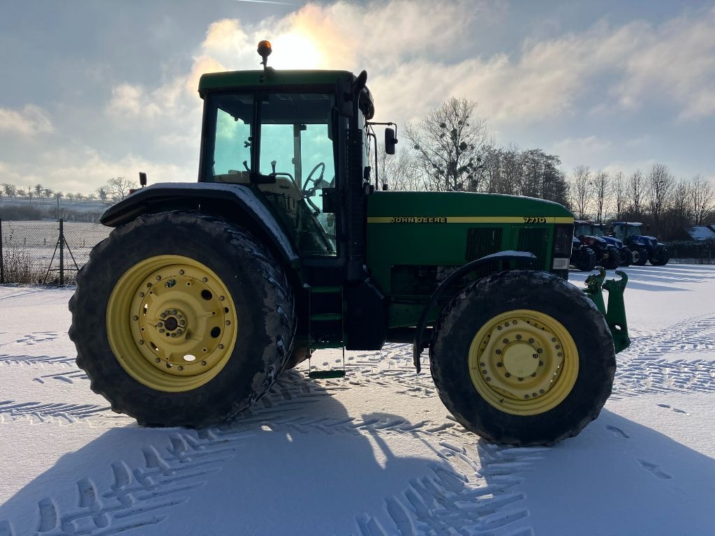Tracteur JOHN DEERE 7710 - photo slide 9