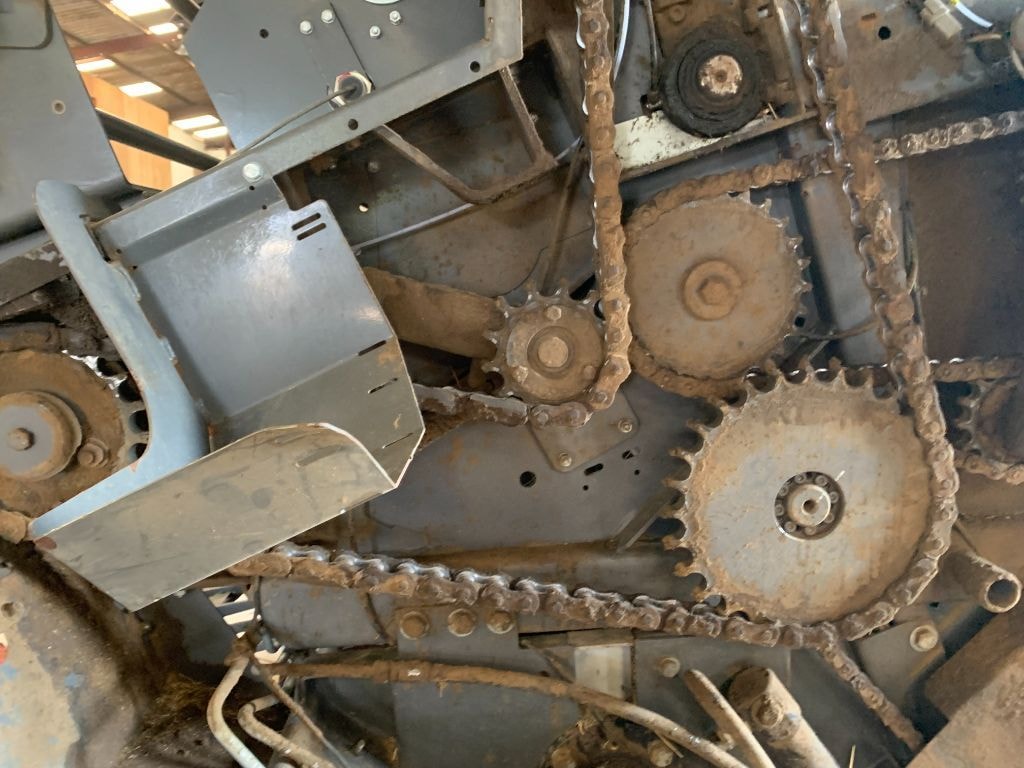 Presse balles rondes MASSEY FERGUSON 4180 X TRA - photo slide 11