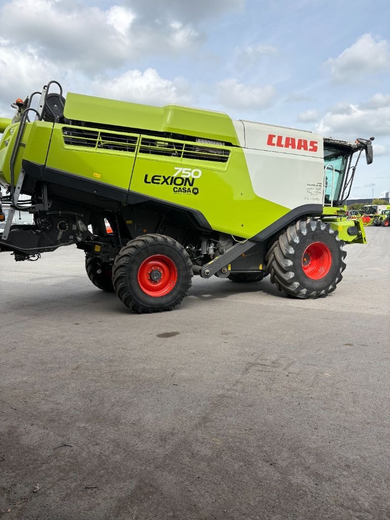 Moissonneuse CLAAS LEXION 750 - photo slide 45