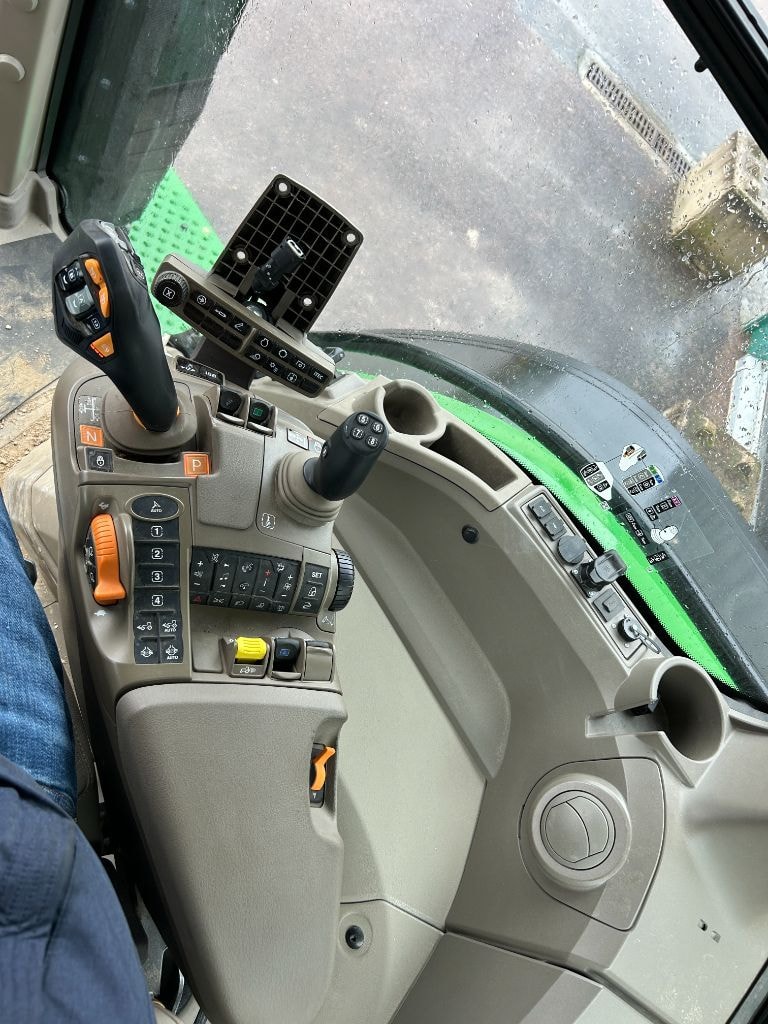 Tracteur JOHN DEERE 7R310 - photo slide 9