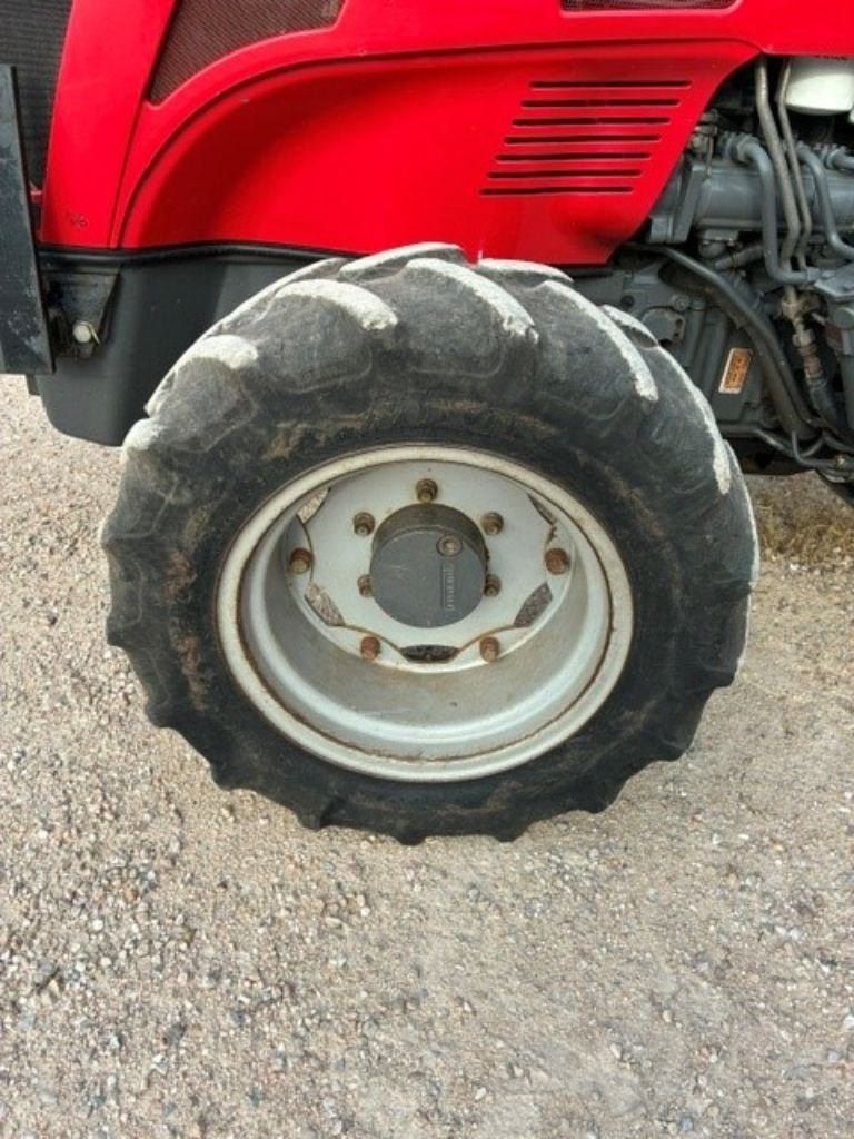 Tracteur etroit MASSEY FERGUSON 3710S EFF - photo slide 6