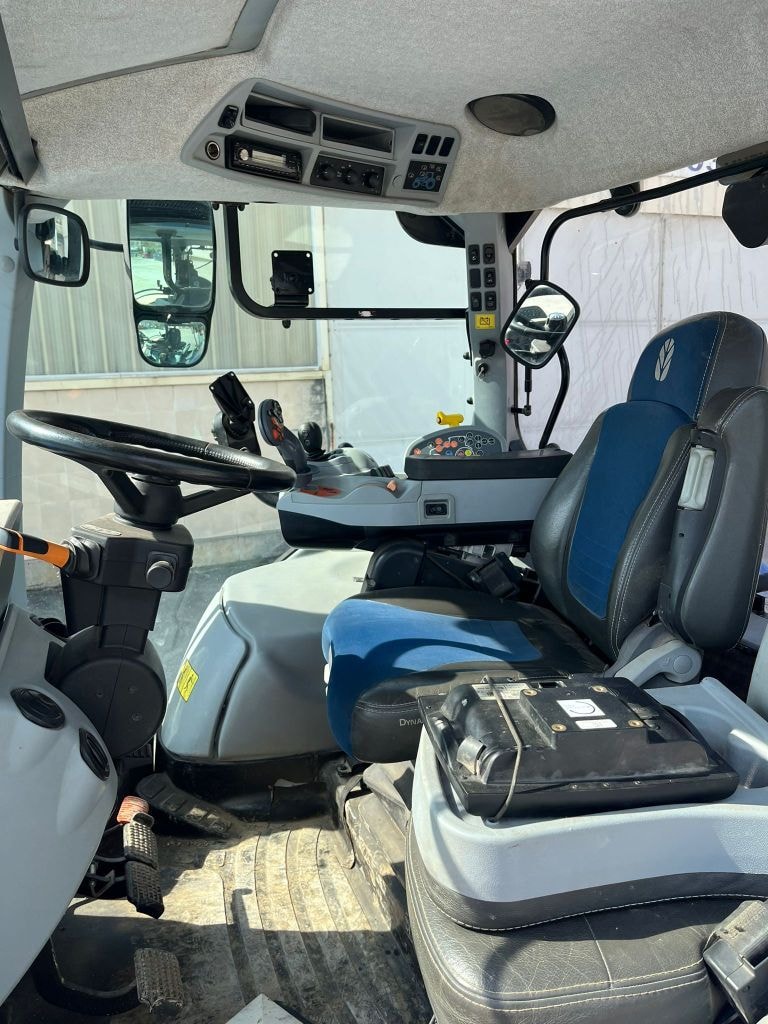Tracteur NEW HOLLAND T7.225 AC    N°1 - photo slide 8