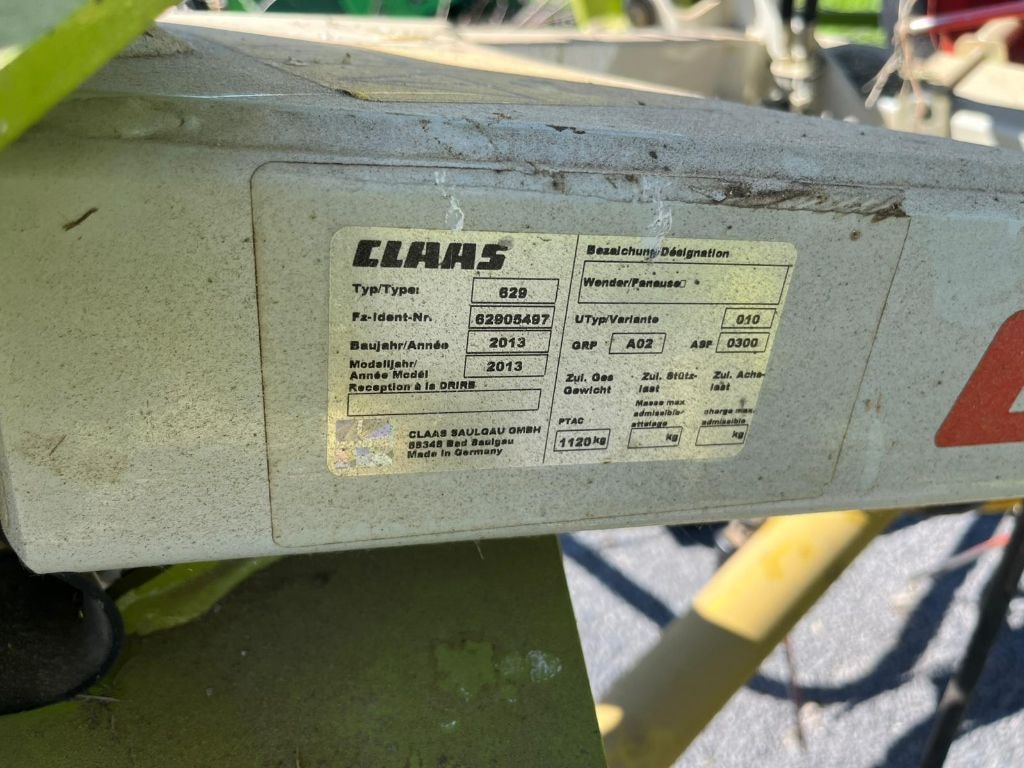 Faneuse CLAAS Volto 870 - photo slide 6
