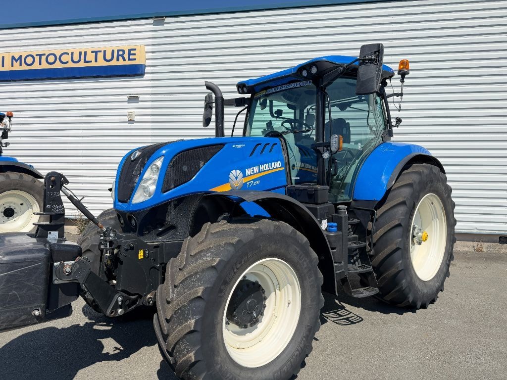 Tracteur NEW HOLLAND T7.230 - photo slide 1