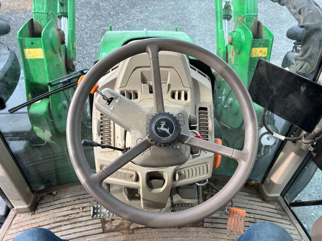 Tracteur chargeur JOHN DEERE 6120 M COMMAN QUAD - photo slide 12
